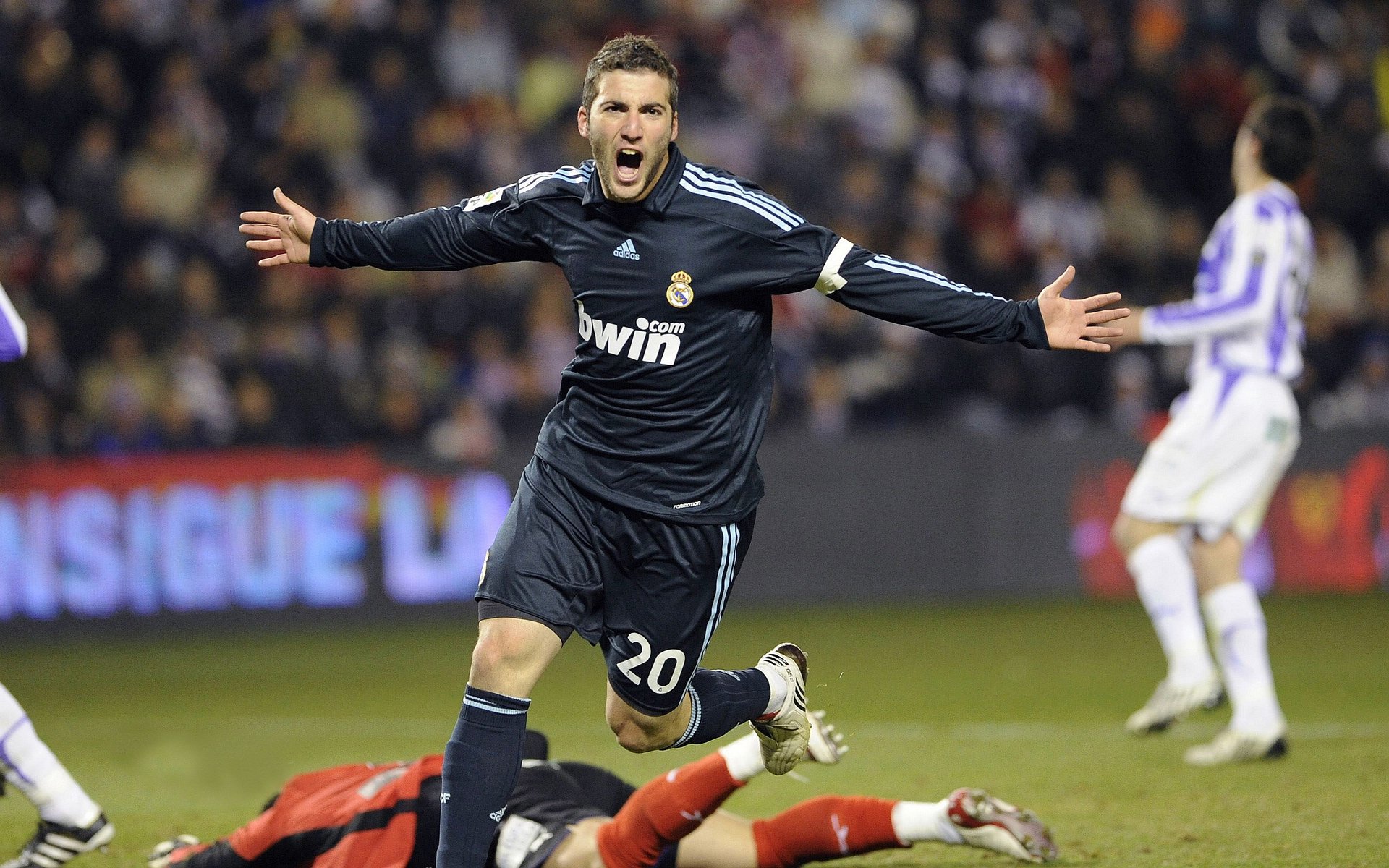 法甲焦点战：巴黎圣日耳曼迎战马赛，冠军之路的试金石，巴黎圣日耳曼vs马竞